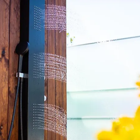 Ambassador River Shower Apartment