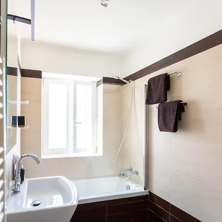 Ambassador River Shower Appartement Lissabon