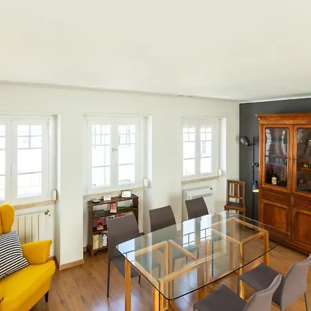 Ambassador River Shower Apartament *